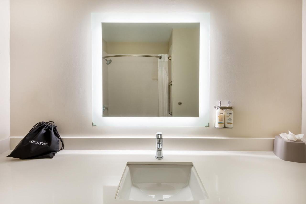 Holiday Inn Express Vermilion By Ihg Exteriér fotografie